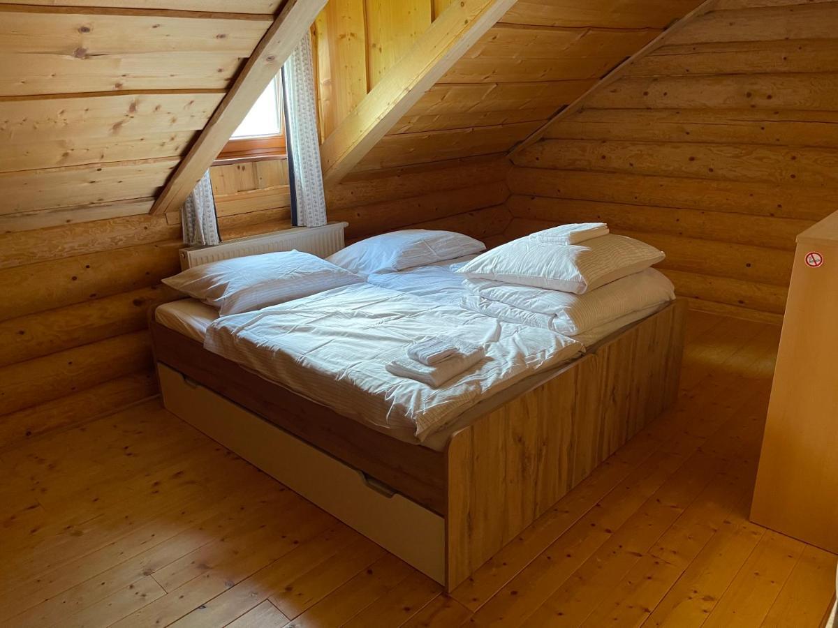 Trinity Log Cabin Wellness Resort Strba Bagian luar foto